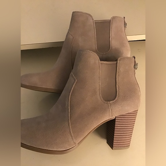 Koolaburra By Uggs women beige suede Chelsea heel boots US 10 - Picture 6 of 12